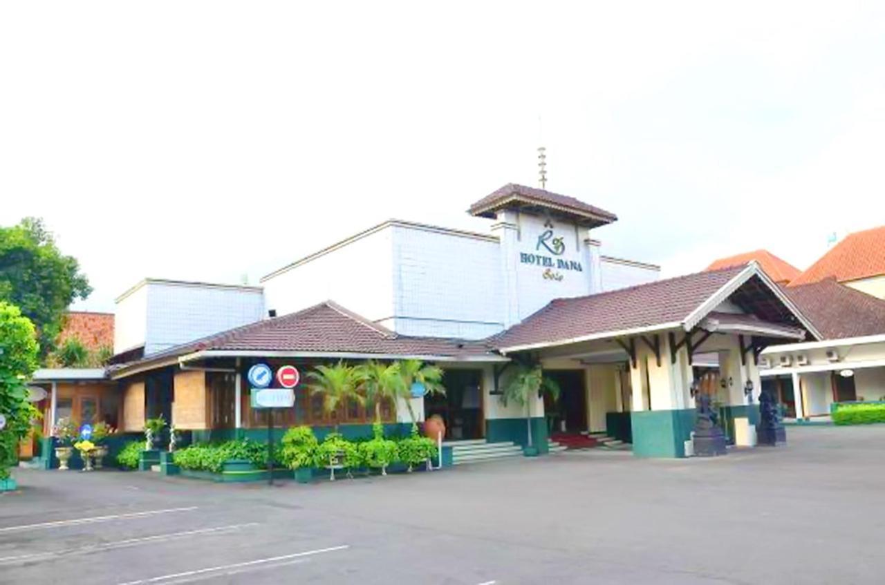Dana Hotel Surakarta  Exterior photo